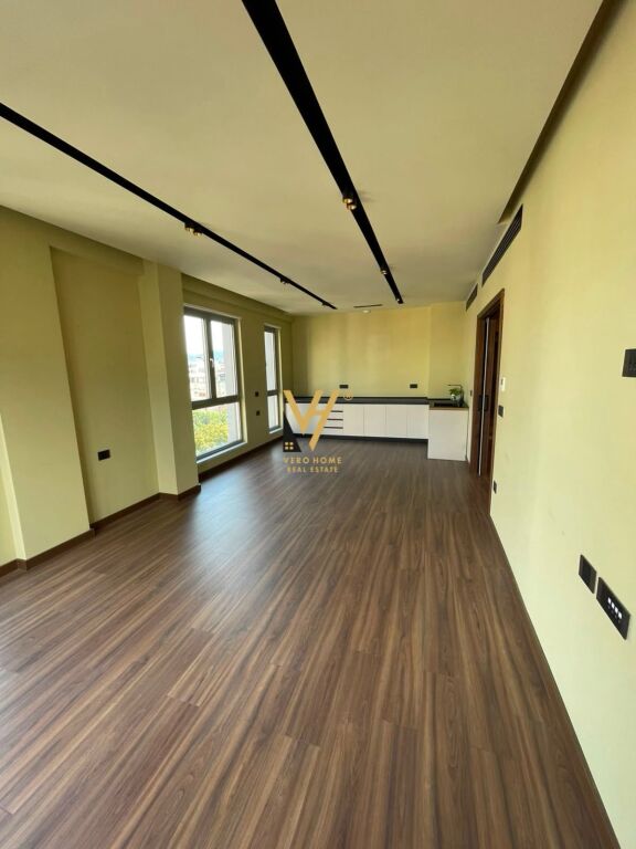 JEPET AMBIENT BIZNESI 110 ME QIRA TE RRUGA E KAVAJES 180.000 LEKE