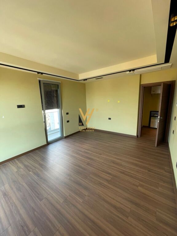 JEPET AMBIENT BIZNESI 110 ME QIRA TE RRUGA E KAVAJES 180.000 LEKE