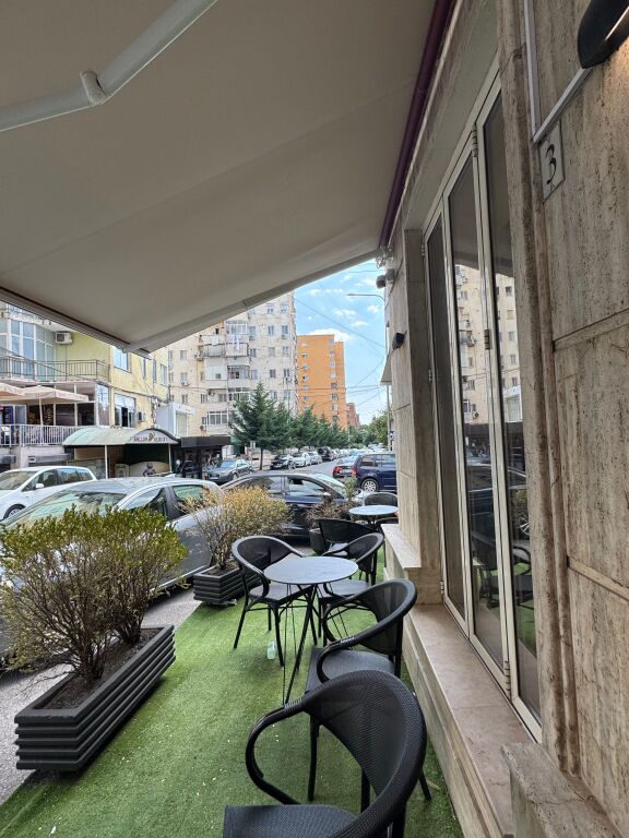Business Premises for Sale. Behind the European University Porcelan