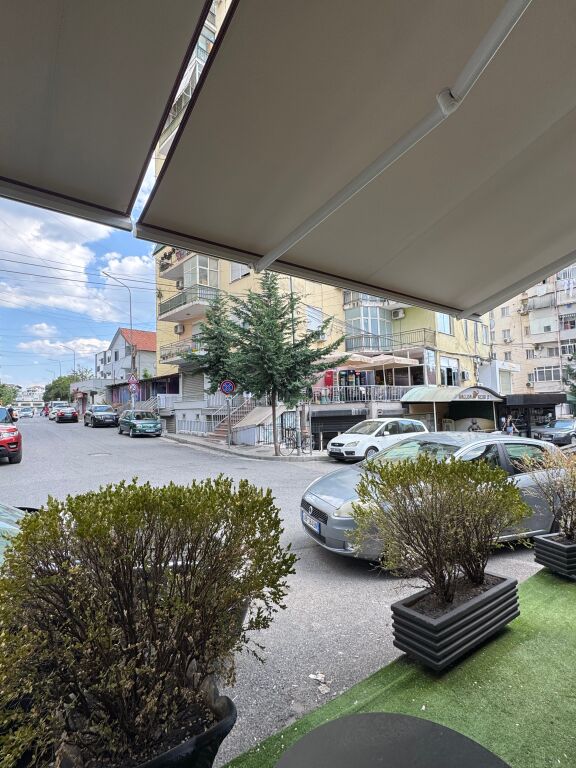 Business Premises for Sale. Behind the European University Porcelan