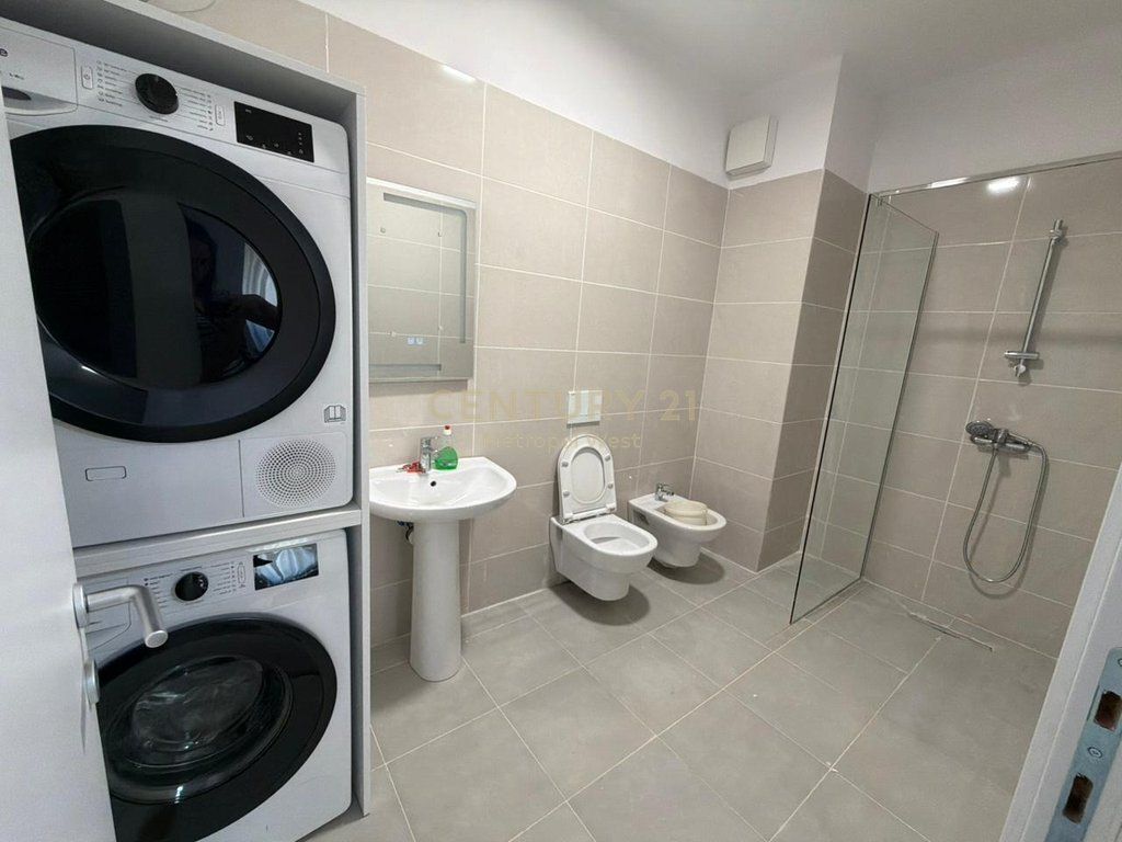 Apartment 2+1+2+Parking Space for rent at Elbasan Street