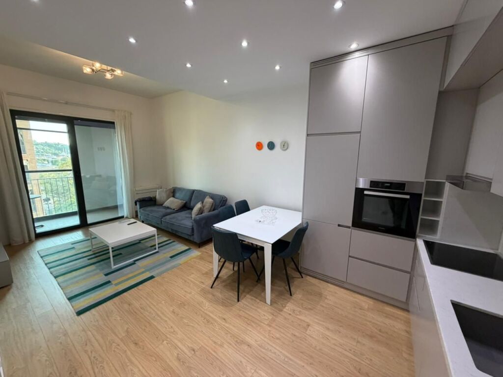 🏡 Appartamento 1+1 in affitto  📍 Indirizzo: Di fronte a Amerikan 3, Milo 2000