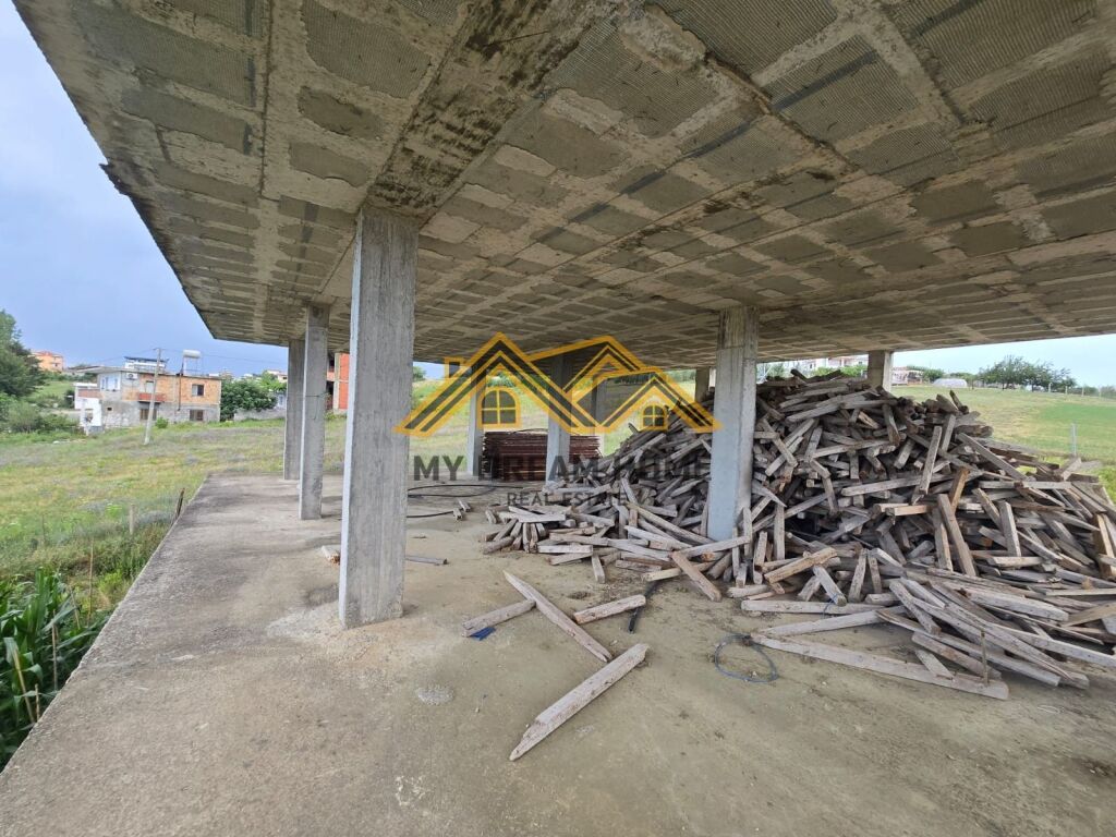 In vendita casa a schiera a 3 piani ad Arapaj Durrës