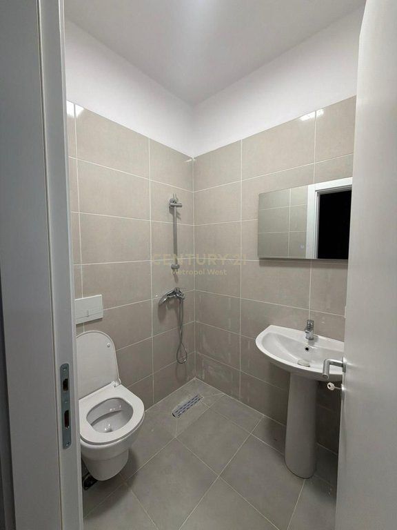 Apartment 2+1+2+Parking Space for rent at Elbasan Street