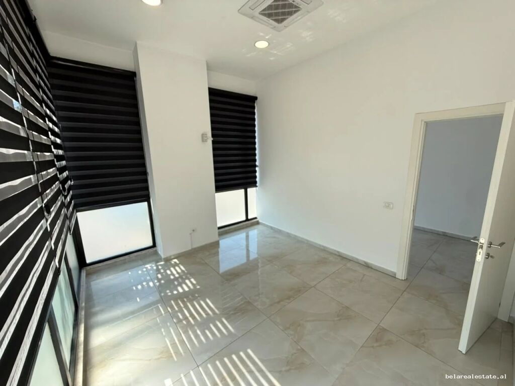 Ufficio in Affitto presso Farmacia 10 (ID BZ21003) Tirana