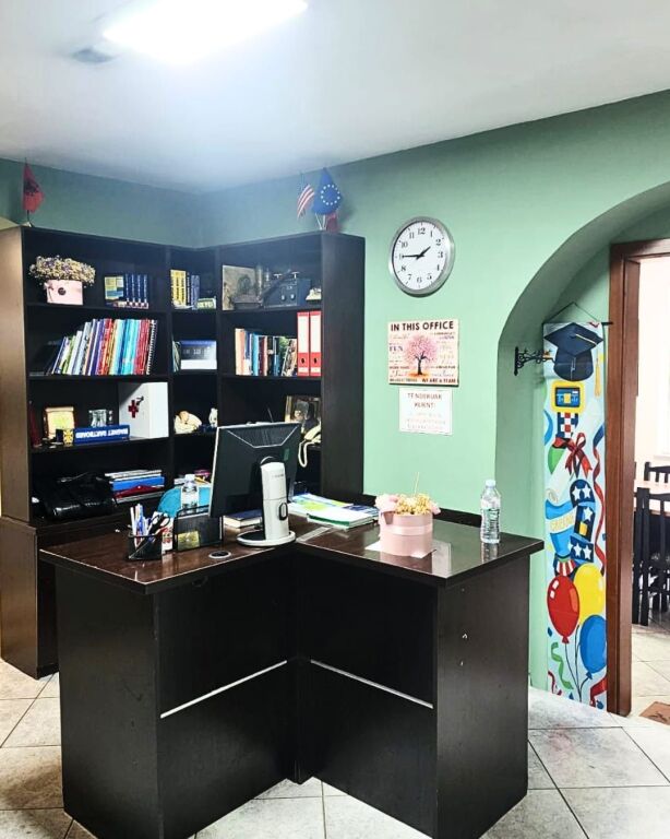 Locale in affitto 21 Dhjetori Via Muhamet Gjollesha !