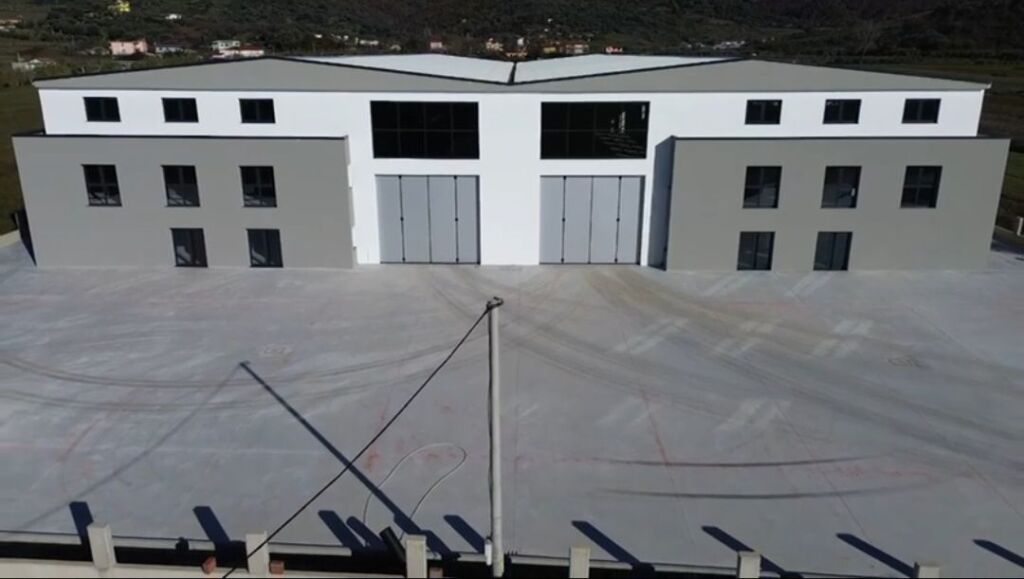 🔑 Magazzino di 3700 m² in vendita o in affitto – Strada principale per 📍 Manza, Durazzo