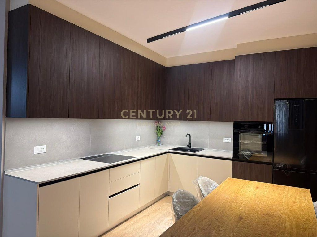 Apartment 2+1+2+Parking Space for rent at Elbasan Street