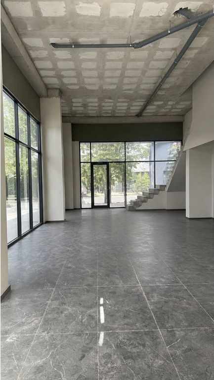 AMBIENTE MULTIFUNZIONALE 2 PIANI, 537 m2 - IN AFFITTO A PASKUQAN! IDEALE PER CLINICHE, HOTEL, BANCA! 5.000 € /Mese