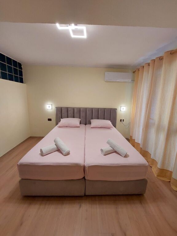 Apartament 2+1, Myslym Shyr!