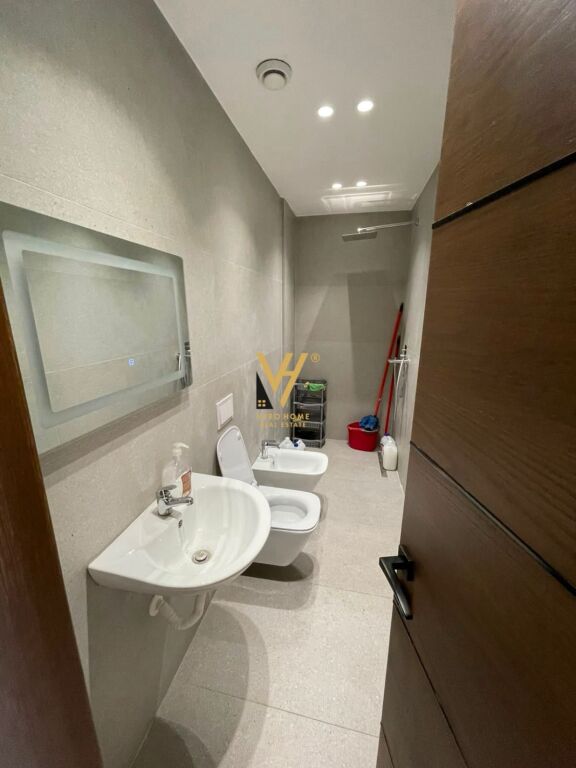 JEPET AMBIENT BIZNESI 110 ME QIRA TE RRUGA E KAVAJES 180.000 LEKE