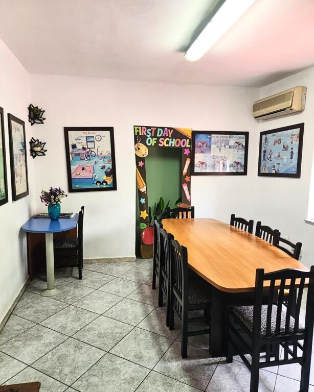 Locale in affitto 21 Dhjetori Via Muhamet Gjollesha !