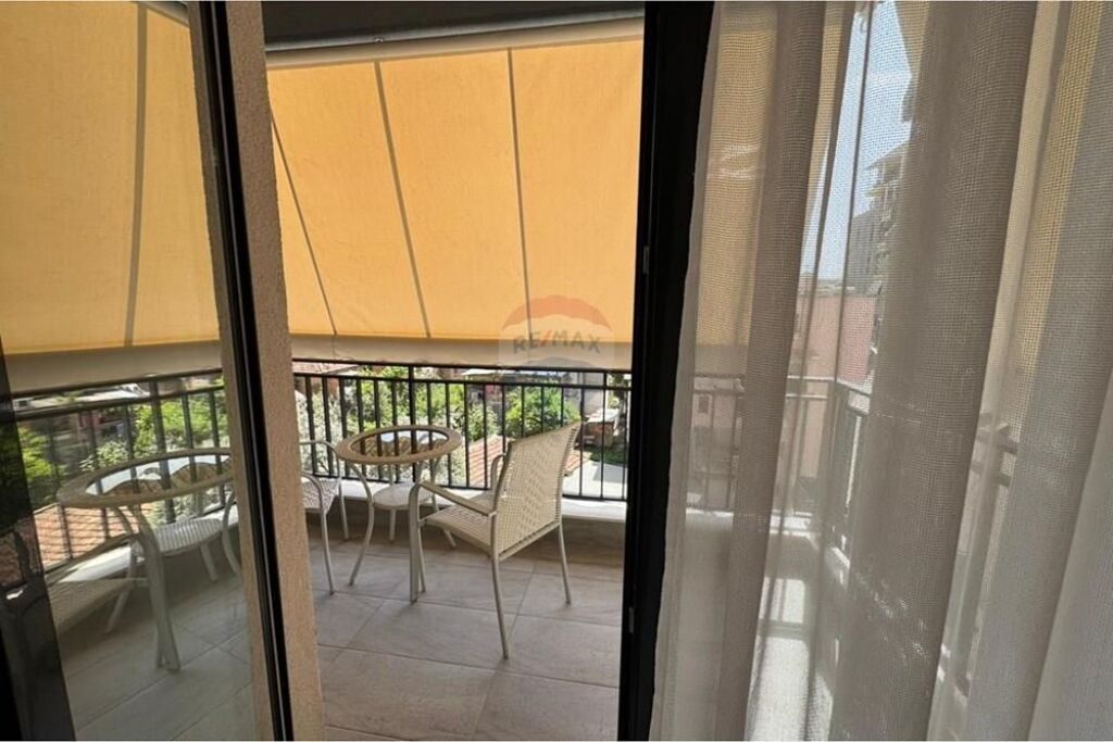 2+1+2 for rent, Pazari i RI.