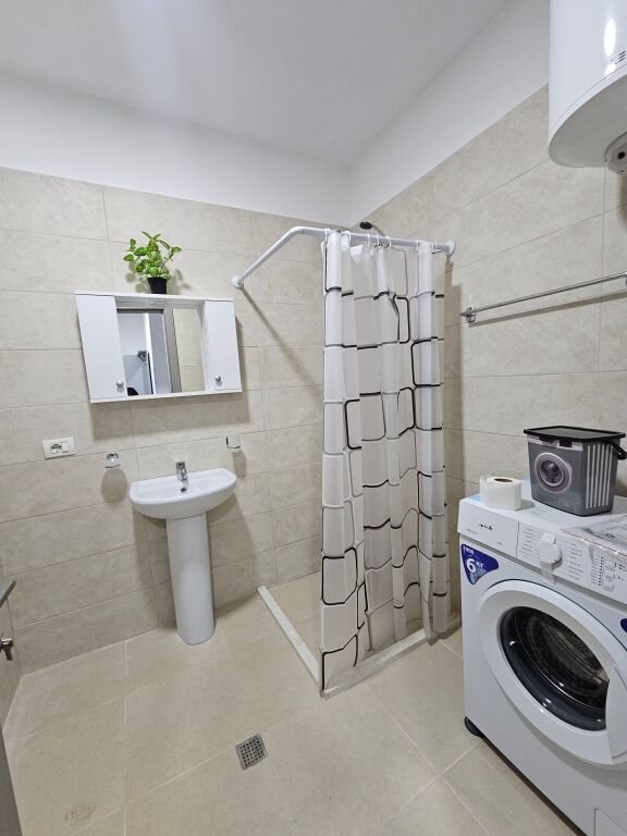 5 MAGGIO  Appartamento 2+1+2 wc in Affitto   (vicino alla scuola) 📍 in un edificio nuovo con ascensore. ✨ Caratteristiche: 🛏️ Appartamento 2+1