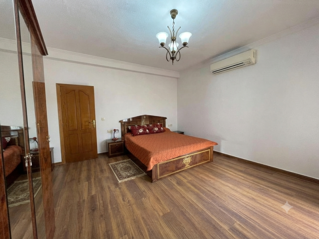 Rent, 3-Storey Villa, Farke.