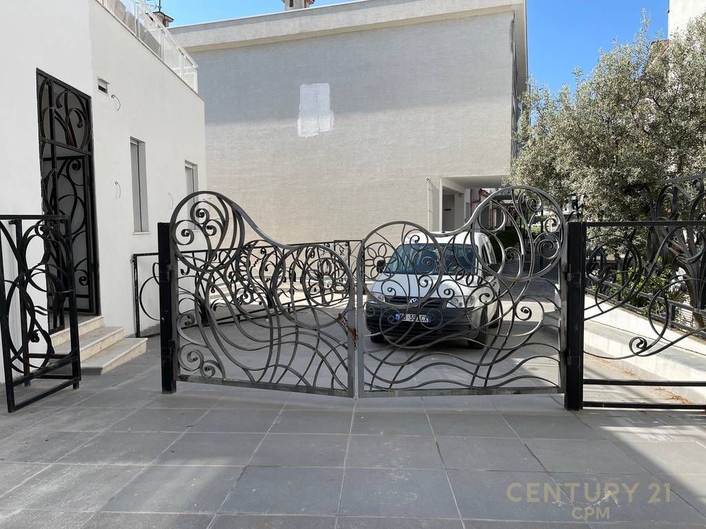 VILLA CON PISCINA IN VENDITA, COLLINA DEL SOLE! 1.300.000 €