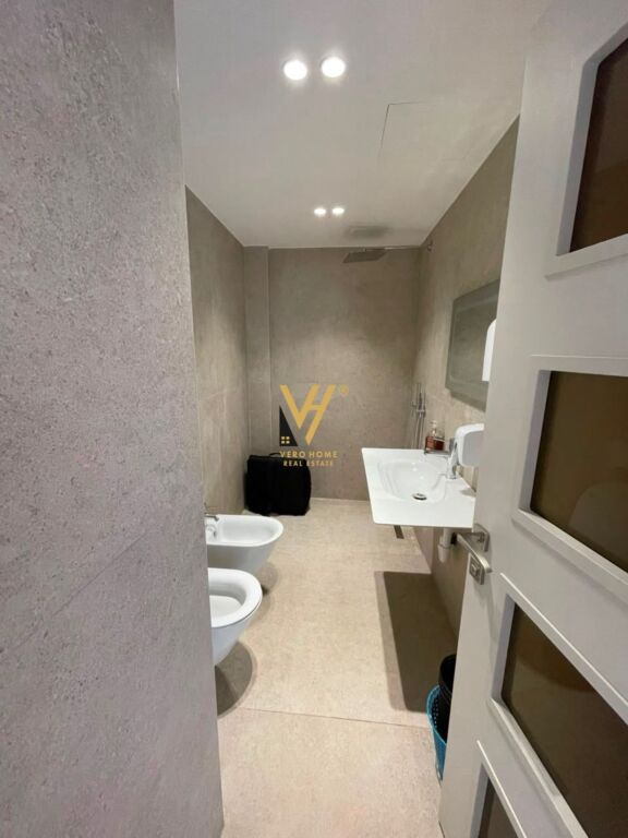 LOCALE COMMERCIALE 105 M2 IN AFFITTO IN VIA KAVAJES 140.000 LEKE