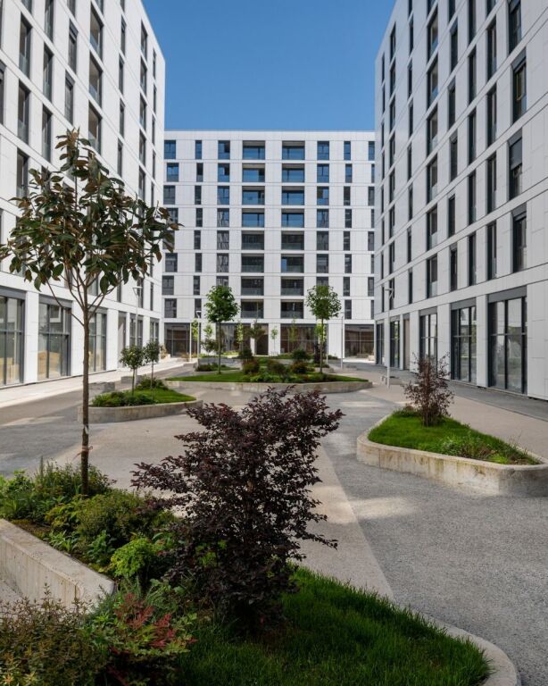 Accesso Tirana Ex Dogana - Vendesi commerciale in vendita al piano 0 con soffitti alti