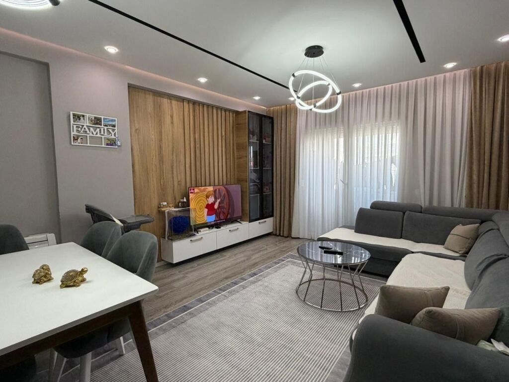 2+1 apartment for rent at Star Complex near Report TV in the former park area.