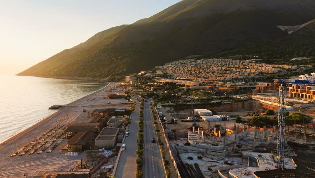Shitet, Vilë 2-Katëshe E Bashkangjitur, Green Coast 2, Palasë