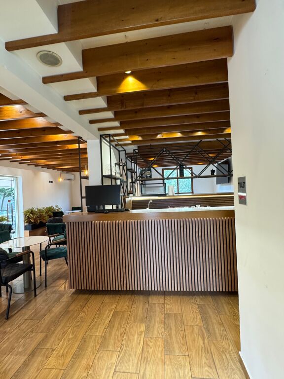 Business Premises for Sale. Behind the European University Porcelan