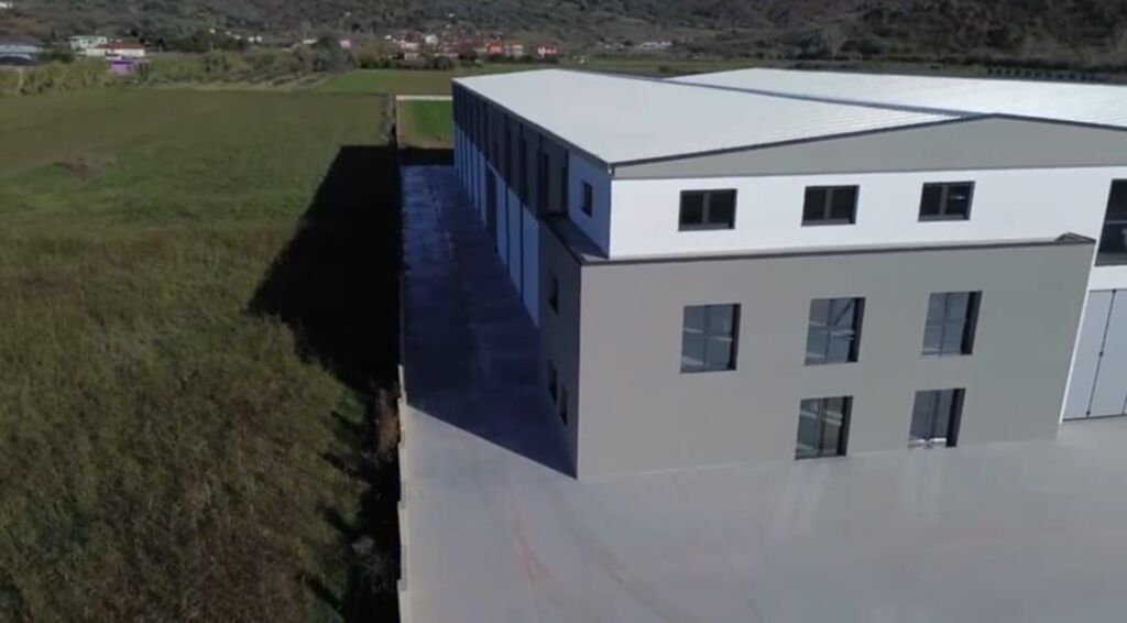 KAPANONE PER BIZNESE  TE NFRYSHME PER SHITJE/OSE PER QIRA