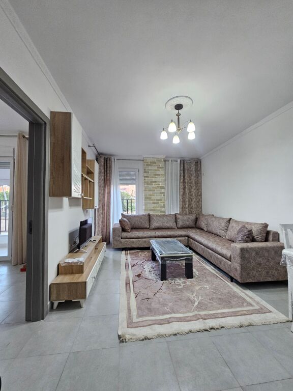 5 MAGGIO  Appartamento 2+1+2 wc in Affitto   (vicino alla scuola) 📍 in un edificio nuovo con ascensore. ✨ Caratteristiche: 🛏️ Appartamento 2+1