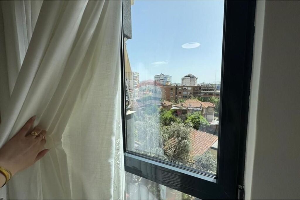 2+1+2 for rent, Pazari i RI.