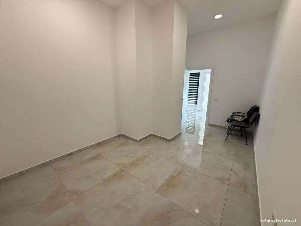 Ufficio in Affitto presso Farmacia 10 (ID BZ21003) Tirana