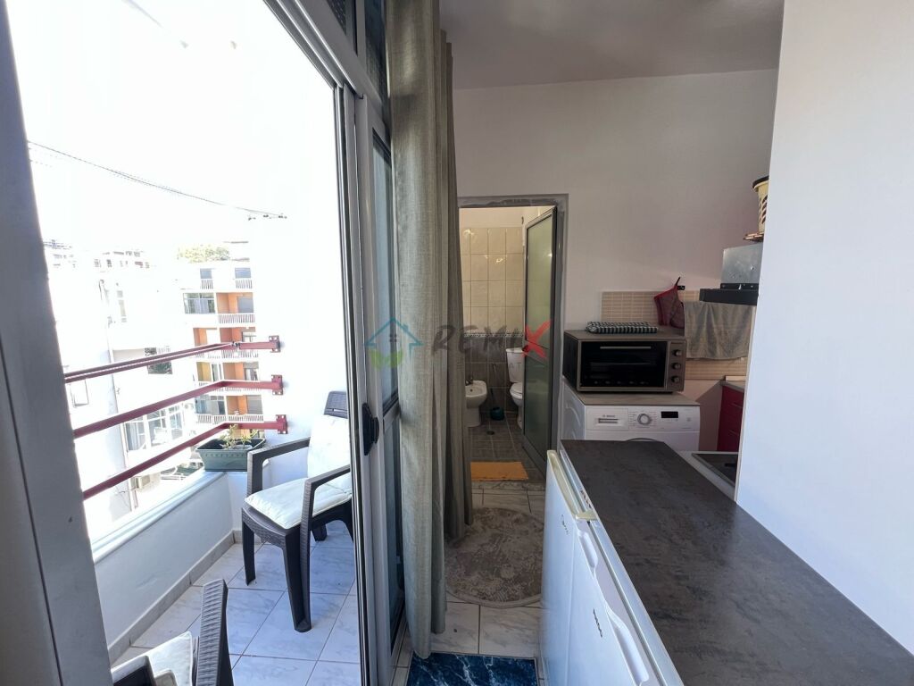SHITET  GARSONJERE , 30M larg detit ,  SHKEMBI  KAVAJES