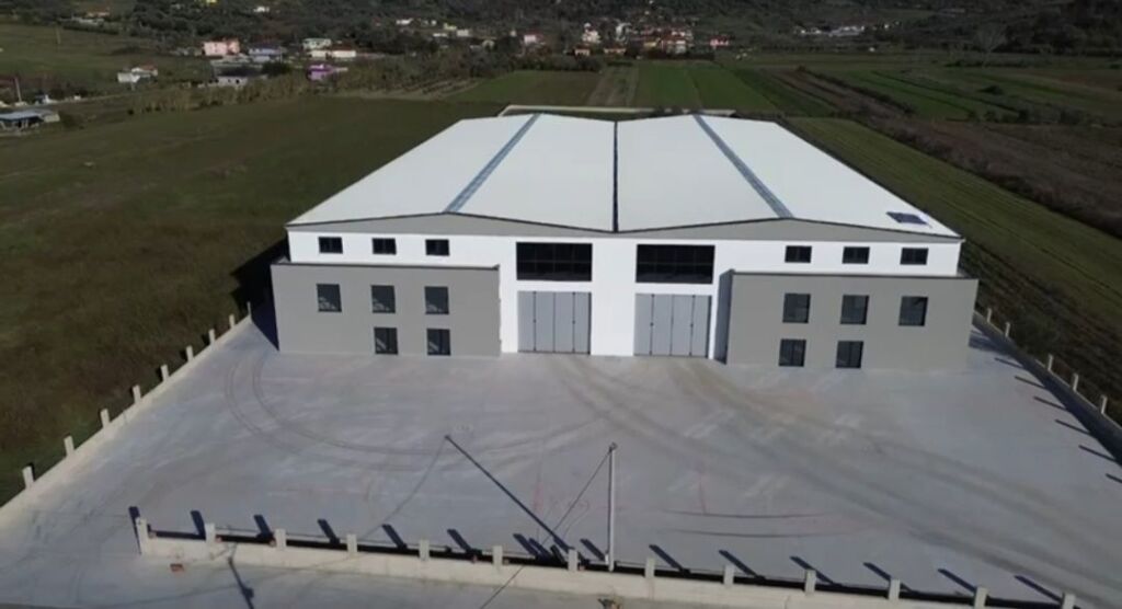 🔑 Magazzino di 3700 m² in vendita o in affitto – Strada principale per 📍 Manza, Durazzo