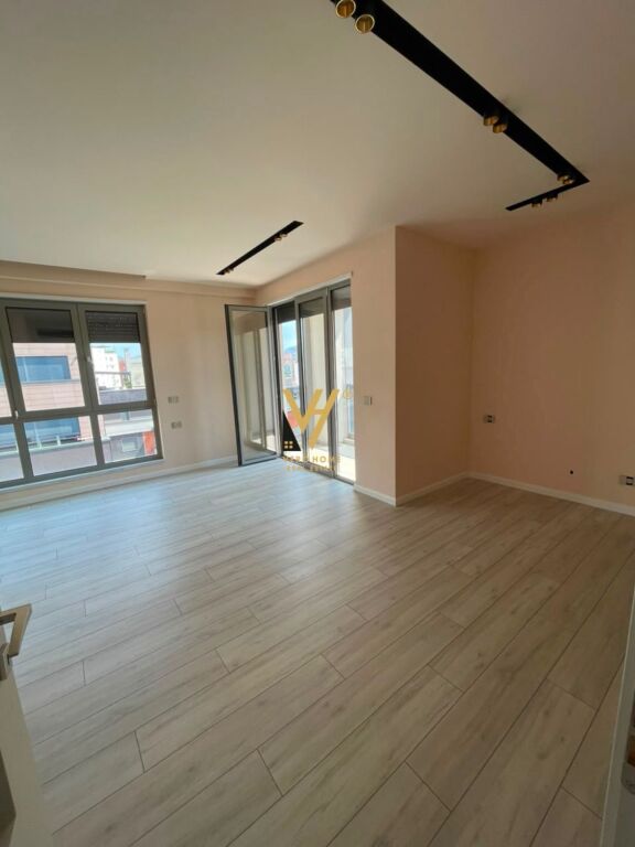 LOCALE COMMERCIALE 105 M2 IN AFFITTO IN VIA KAVAJES 140.000 LEKE