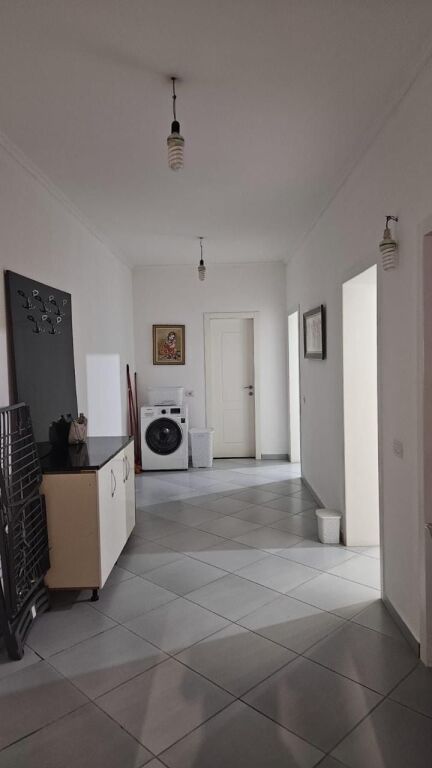 Appartamento 1+1 in affitto al primo piano di una casa privata.