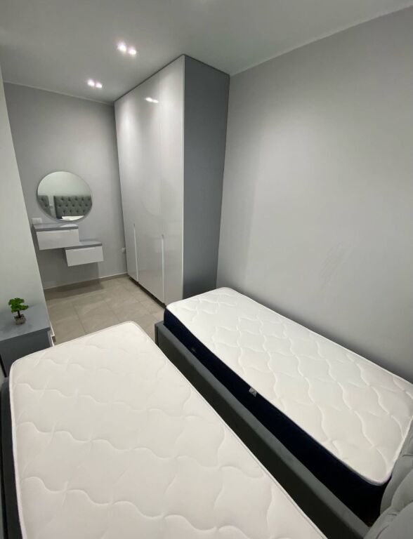 Apartament për qira afatgjatë Vlorë, Qendra e qytetit  +1y