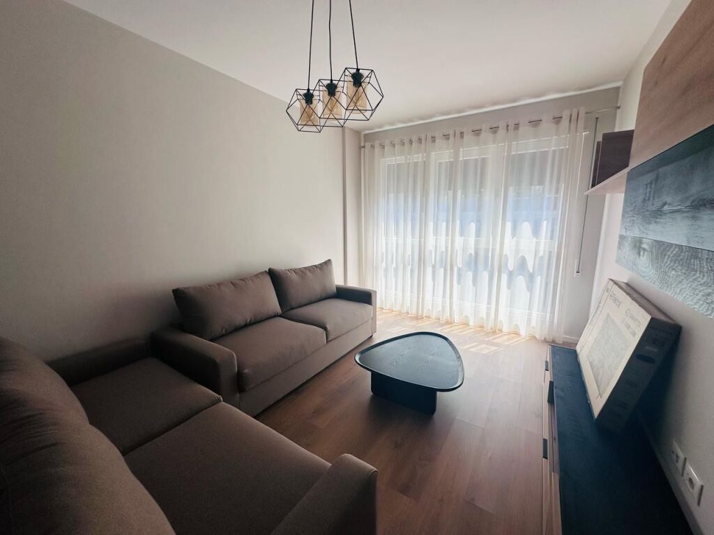 Jepet Me Qera Apartament 2+1+1 Post Parkimi + 1 Ballkon