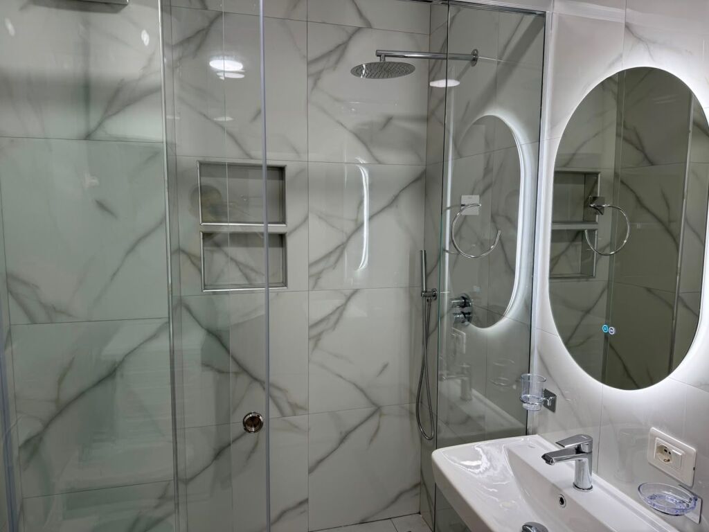 🏡 Appartamento 1+1 in affitto  📍 Complesso Tom Doshi, Shkozë, Tirana