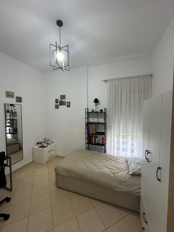 2+1, te dhima market caza italia, 650 euro