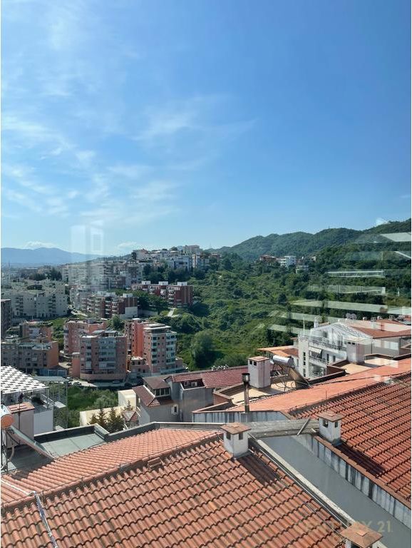 VILLA CON PISCINA IN VENDITA, KODRA E DIELLIT!