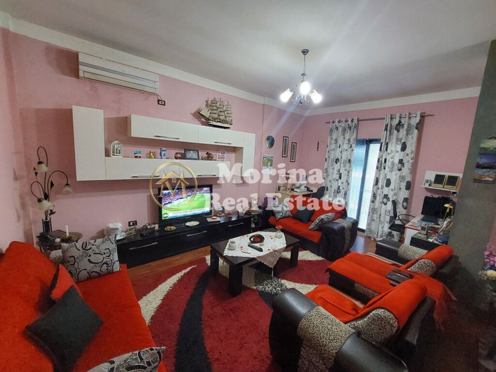 Shitje | Vilë 6 + 1 | Rruga 5 Maji | 320000 €