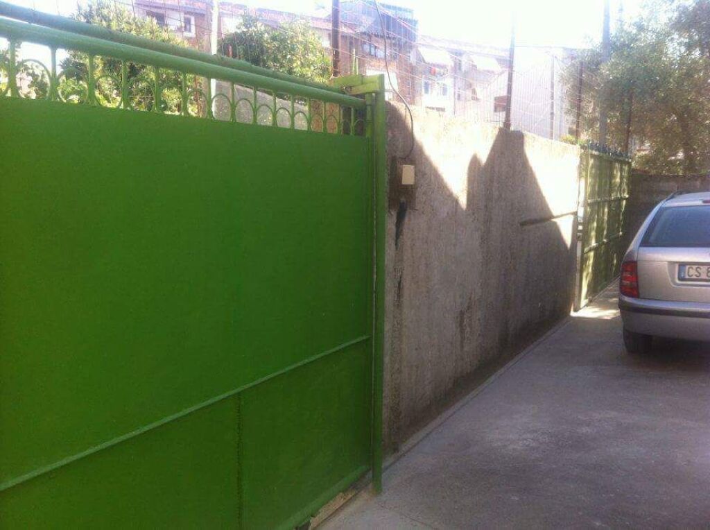 Lagja 29 Nendori fier.   Rruga Penallopi Piro nr, 18