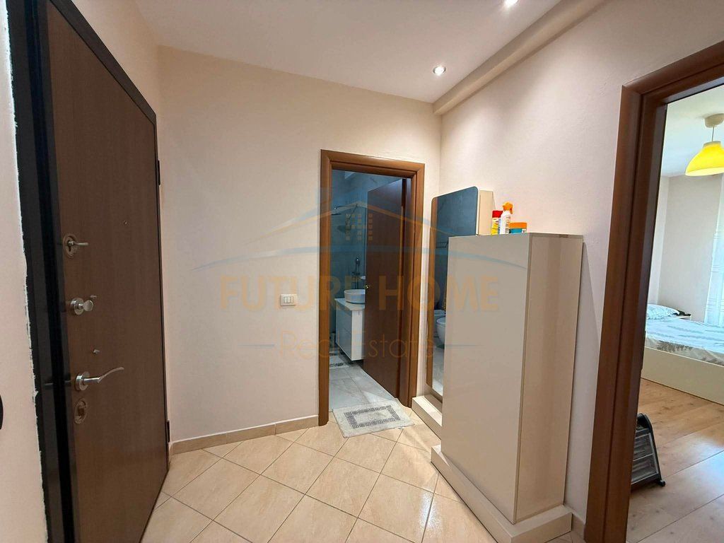 In vendita, Appartamento 1+1+ Posto Auto, Unaza e Re, Tirana