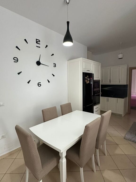 2+1, te dhima market caza italia, 650 euro