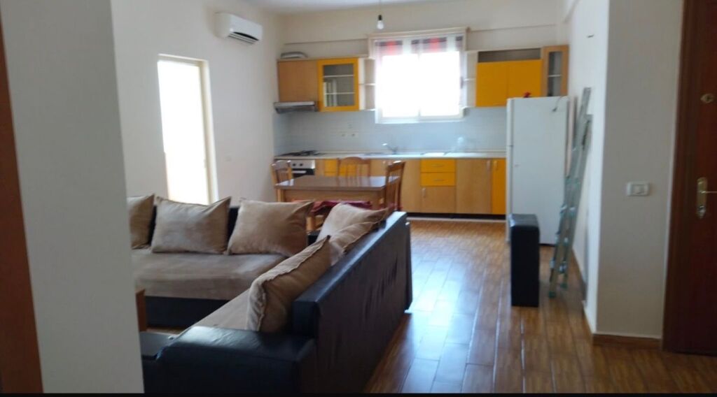Appartamento 1+1 in affitto a Komuna e Parisit!
