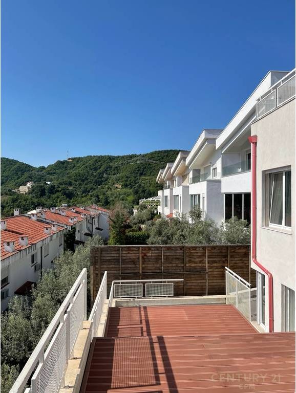 VILLA CON PISCINA IN VENDITA, SUNNY HILL!
