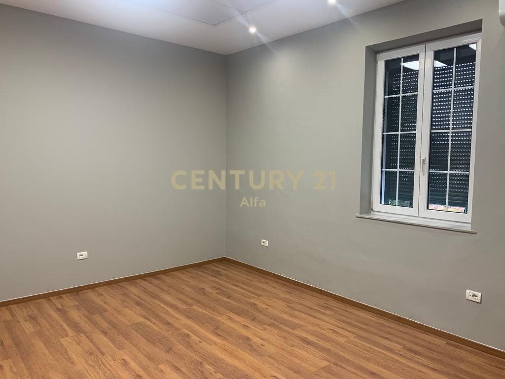 Locale in affitto con superficie di 158m² presso l'ex blocco! 1.800 € /Mese