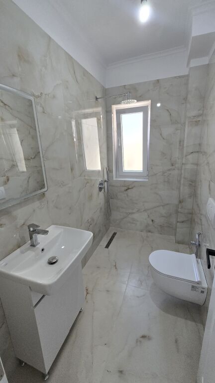 Shesim apartament 1+1 prane Shkolles se Kuqe - Widok 3