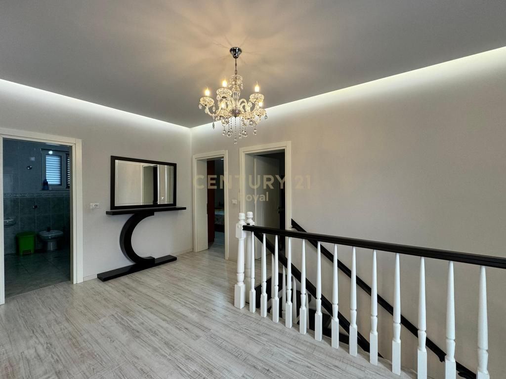 VILLA IN VENDITA NELLA ZONA DI SHKOZA, VICINO ALL'ANELLO GRANDE