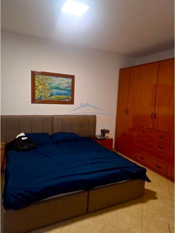 Shiten Dy Garsoniere | Rruga e Durrësit, Pranë Bllokut të Ambasadave, Tiranë