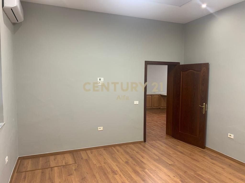 Locale in affitto con superficie di 158m² presso l'ex blocco! 1.800 € /Mese