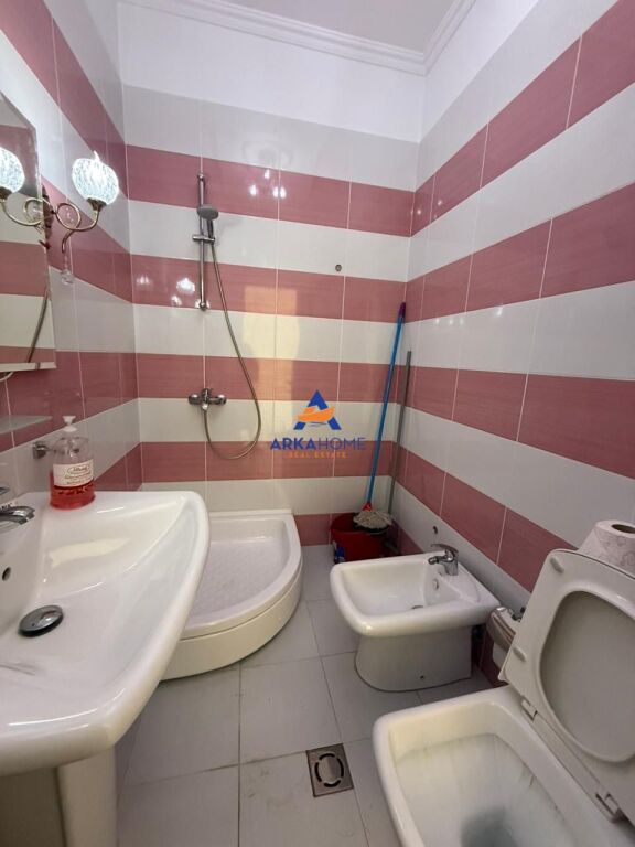 JEPET ZYRE/AMBIENT BIZNESI ME QERA 55M2 "KOMPLEKSI KIKA, KOMUNA E PARISIT" 550 EURO